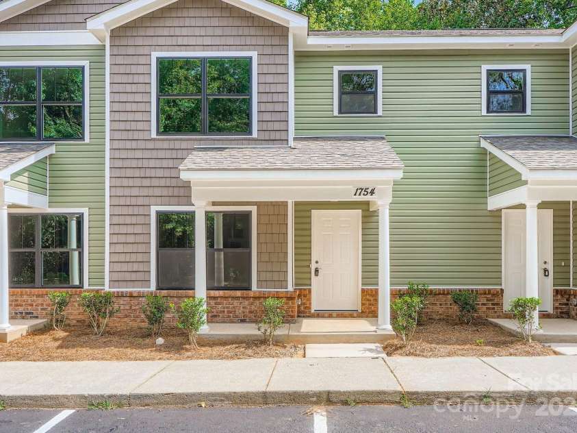 1754 J Julian Lane, Charlotte, NC 28208.  MLS# CAR4213072, YatesRealty ID 8773. 