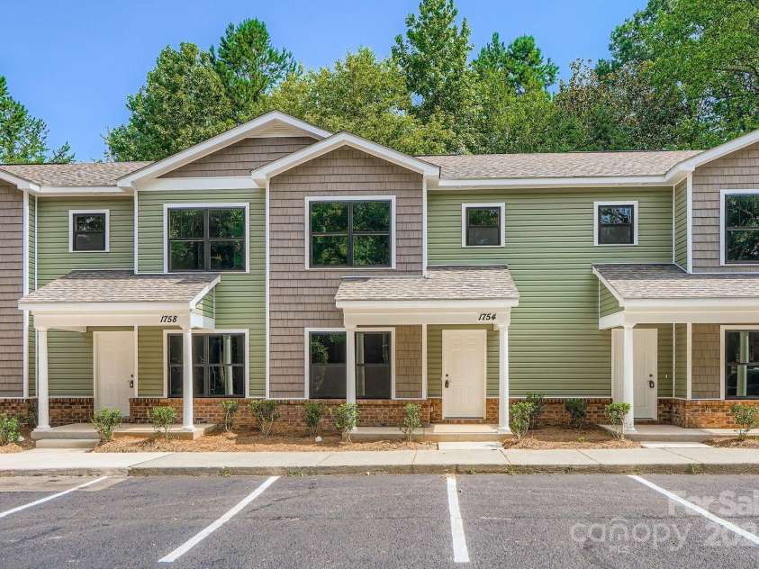 1754 J Julian Lane, Charlotte, NC 28208.  MLS# CAR4213072, YatesRealty ID 8773. 