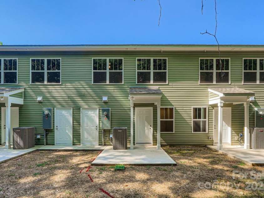 1754 J Julian Lane, Charlotte, NC 28208.  MLS# CAR4213072, YatesRealty ID 8773. 