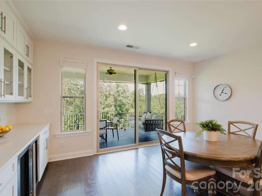 15431 Cimarron Hills Lane, Charlotte, NC 28278.  MLS# CAR4298385, YatesRealty ID 8774. BREAKFAST 