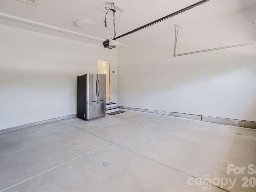 15431 Cimarron Hills Lane, Charlotte, NC 28278.  MLS# CAR4298385, YatesRealty ID 8774. GARAGE