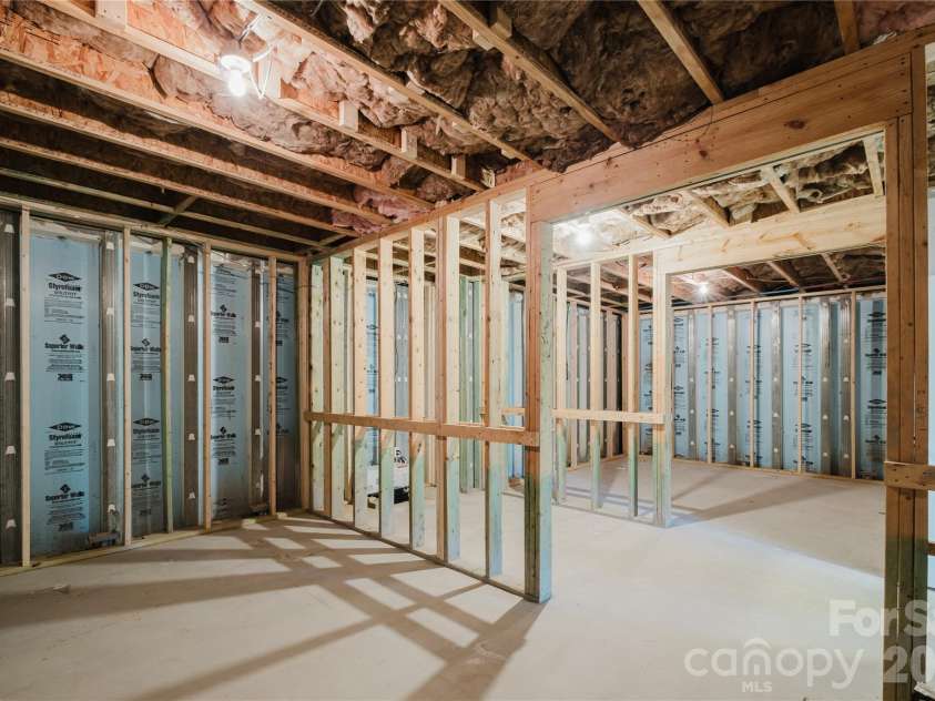 15431 Cimarron Hills Lane, Charlotte, NC 28278.  MLS# CAR4298385, YatesRealty ID 8774. HUGE STORAGE SPACE