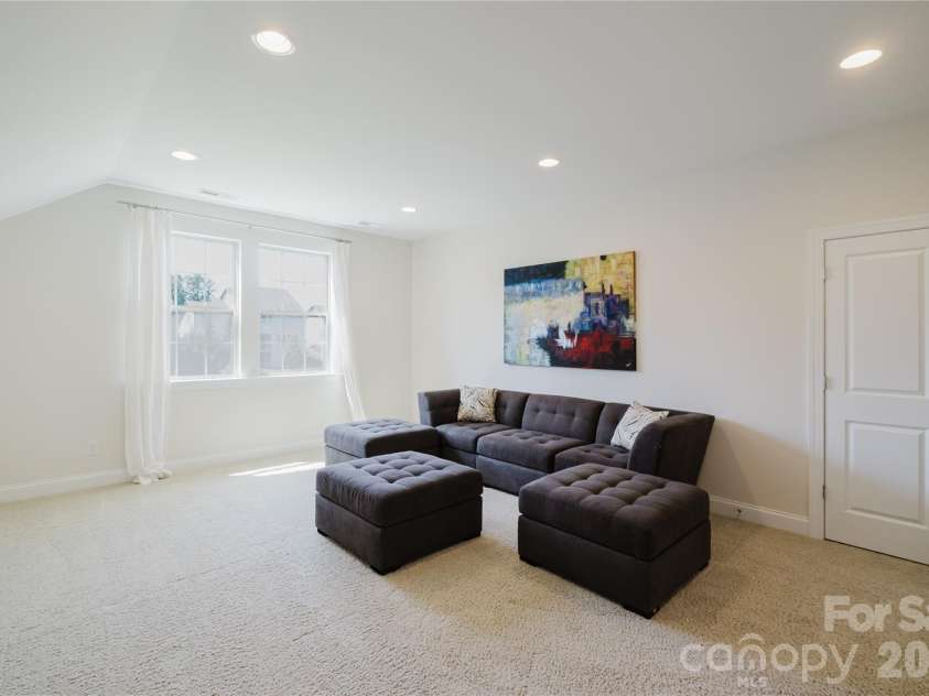 15431 Cimarron Hills Lane, Charlotte, NC 28278.  MLS# CAR4298385, YatesRealty ID 8774. LOFT