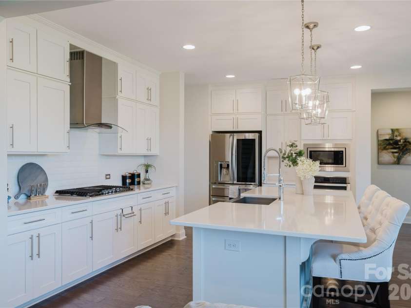 15431 Cimarron Hills Lane, Charlotte, NC 28278.  MLS# CAR4298385, YatesRealty ID 8774. OPEN KITCHEN