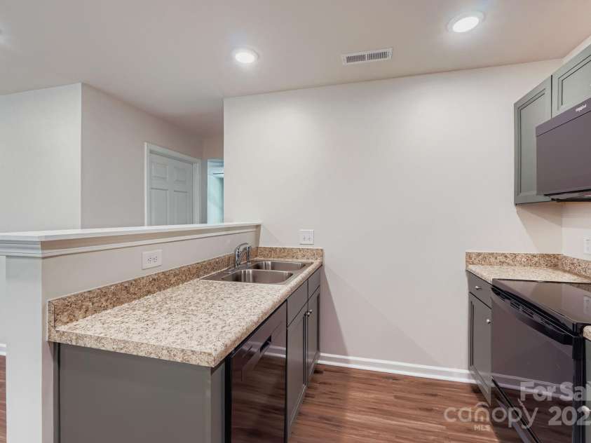 1758 J Julian Lane, Charlotte, NC 28208.  MLS# CAR4213076, YatesRealty ID 8774. 