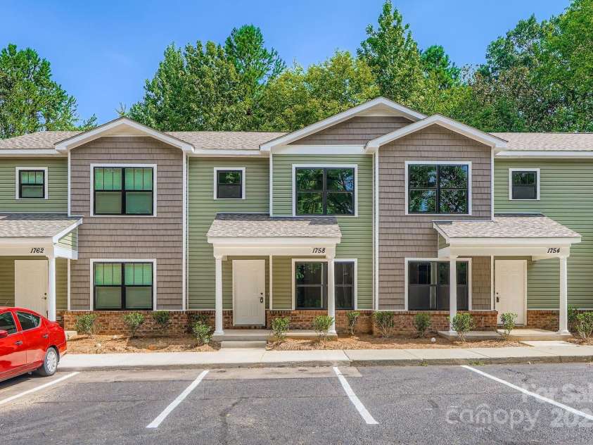 1758 J Julian Lane, Charlotte, NC 28208.  MLS# CAR4213076, YatesRealty ID 8774. 