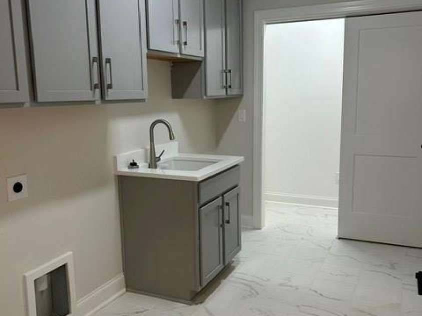 3015 Five Creek Road, Charlotte, NC 28213.  MLS# CAR4343497, YatesRealty ID 8776. 