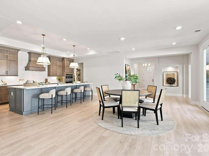 3015 Five Creek Road, Charlotte, NC 28213.  MLS# CAR4343497, YatesRealty ID 8776. 