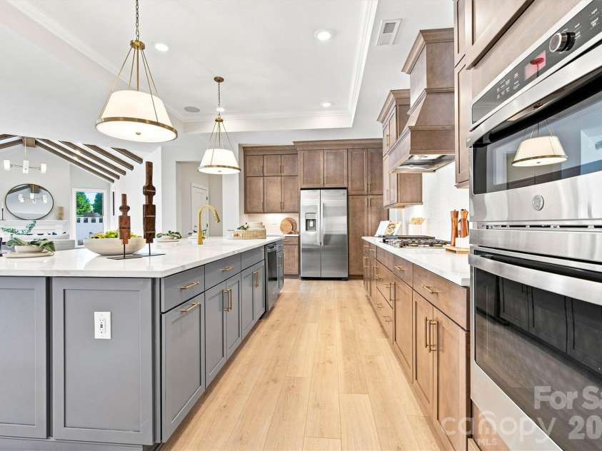 3015 Five Creek Road, Charlotte, NC 28213.  MLS# CAR4343497, YatesRealty ID 8776. 