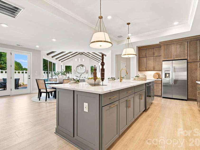 3015 Five Creek Road, Charlotte, NC 28213.  MLS# CAR4343497, YatesRealty ID 8776. 
