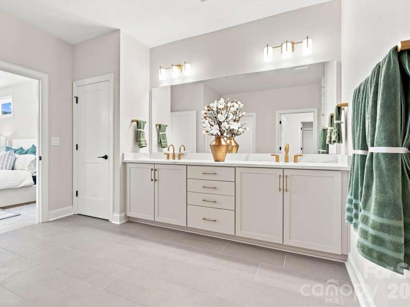 3015 Five Creek Road, Charlotte, NC 28213.  MLS# CAR4343497, YatesRealty ID 8776. 