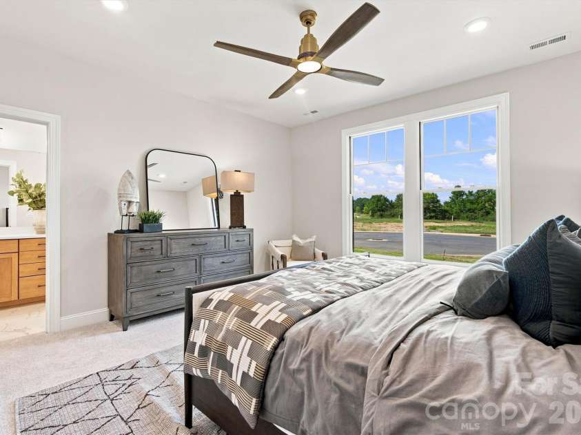 3015 Five Creek Road, Charlotte, NC 28213.  MLS# CAR4343497, YatesRealty ID 8776. 