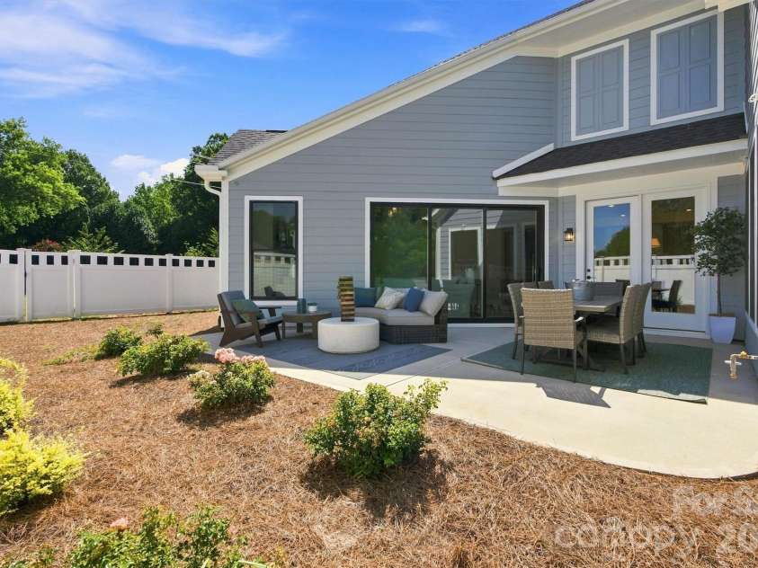3015 Five Creek Road, Charlotte, NC 28213.  MLS# CAR4343497, YatesRealty ID 8776. 