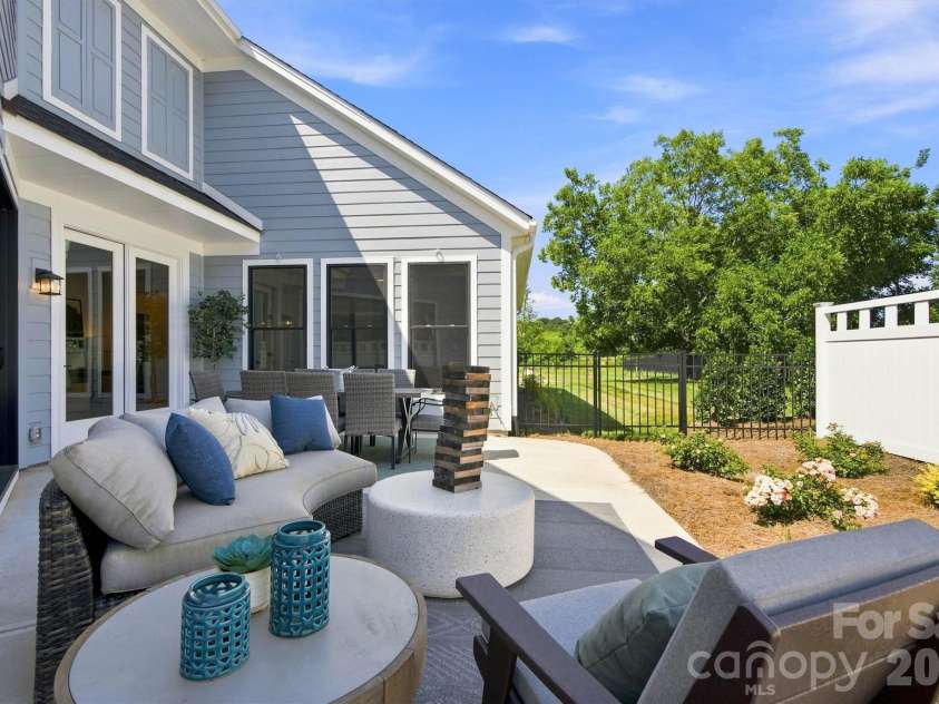 3015 Five Creek Road, Charlotte, NC 28213.  MLS# CAR4343497, YatesRealty ID 8776. 