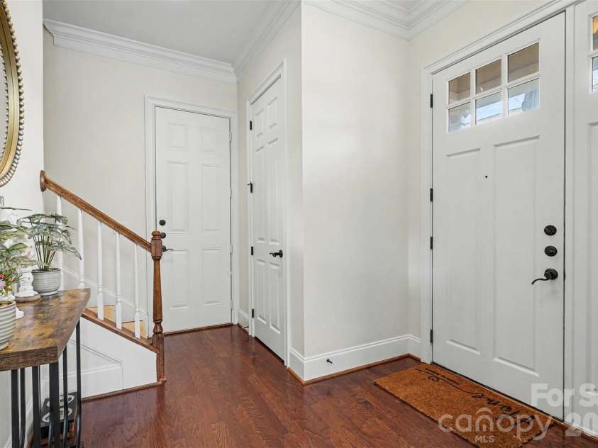 6705 Louisburg Square Lane, Charlotte, NC 28210.  MLS# CAR4363581, YatesRealty ID 8777. 