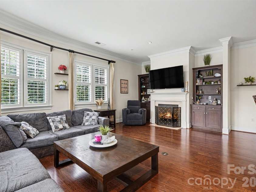 6705 Louisburg Square Lane, Charlotte, NC 28210.  MLS# CAR4363581, YatesRealty ID 8777. 