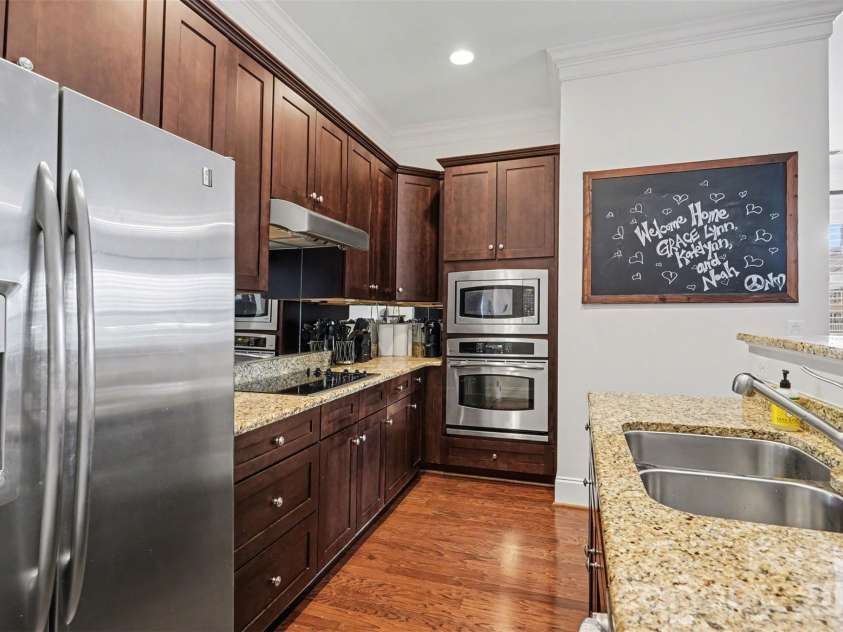 6705 Louisburg Square Lane, Charlotte, NC 28210.  MLS# CAR4363581, YatesRealty ID 8777. 