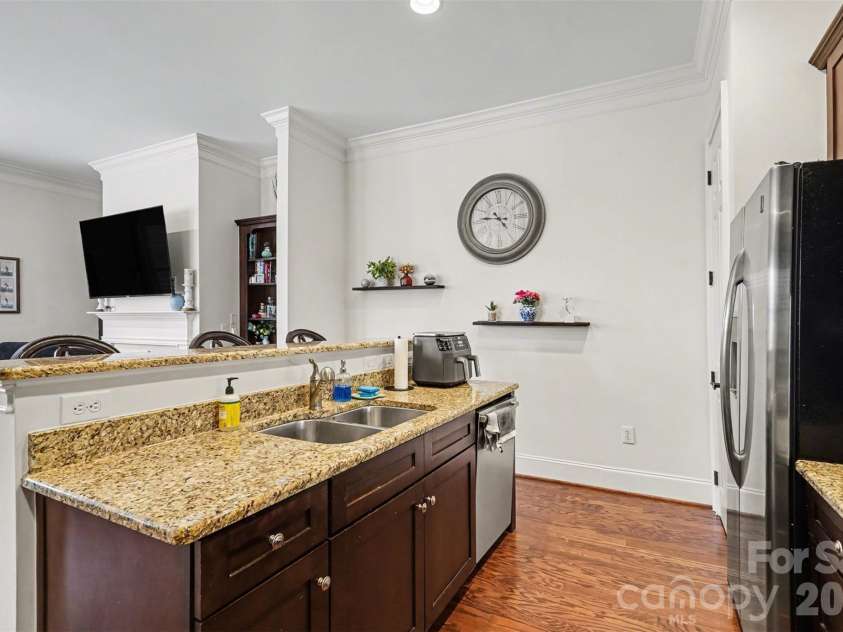 6705 Louisburg Square Lane, Charlotte, NC 28210.  MLS# CAR4363581, YatesRealty ID 8777. 