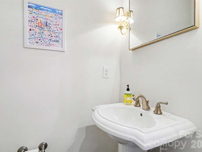 6705 Louisburg Square Lane, Charlotte, NC 28210.  MLS# CAR4363581, YatesRealty ID 8777. 