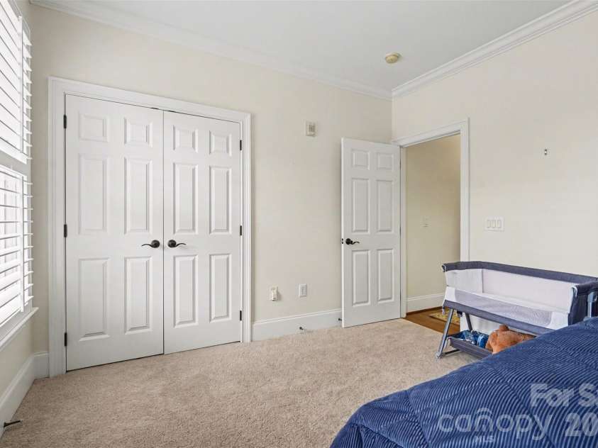 6705 Louisburg Square Lane, Charlotte, NC 28210.  MLS# CAR4363581, YatesRealty ID 8777. 