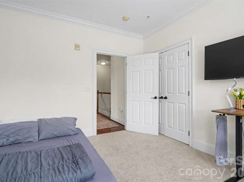6705 Louisburg Square Lane, Charlotte, NC 28210.  MLS# CAR4363581, YatesRealty ID 8777. 