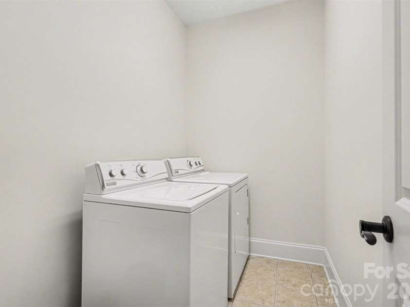 6705 Louisburg Square Lane, Charlotte, NC 28210.  MLS# CAR4363581, YatesRealty ID 8777. 