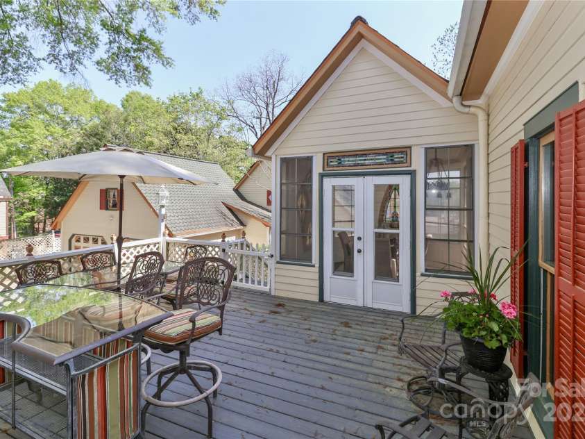 235 Walnut Street, Statesville, NC 28677.  MLS# CAR4134450, YatesRealty ID 8778. 