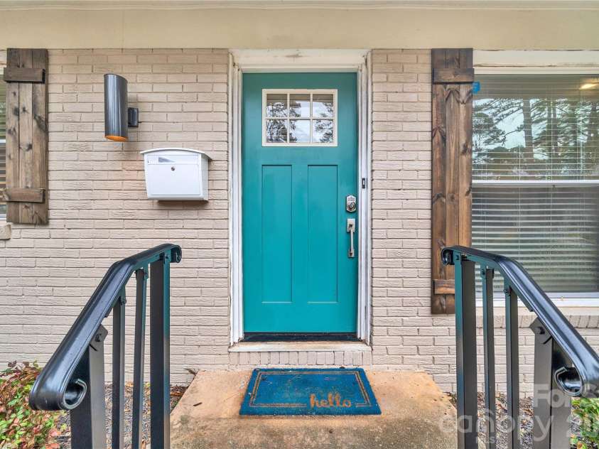 2025 Ibis Court, Charlotte, NC 28205.  MLS# CAR4358594, YatesRealty ID 8781. 
