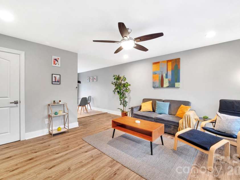 2025 Ibis Court, Charlotte, NC 28205.  MLS# CAR4358594, YatesRealty ID 8781. 