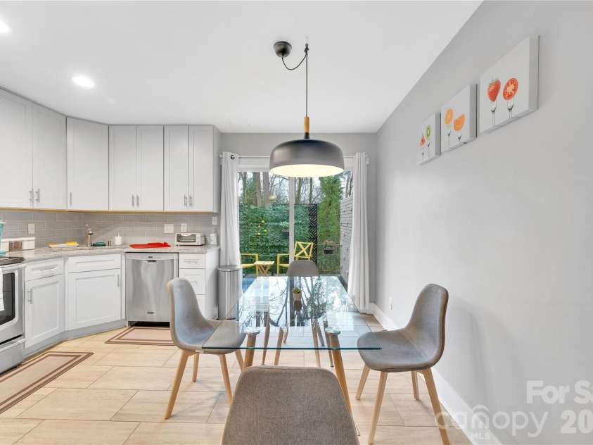 2025 Ibis Court, Charlotte, NC 28205.  MLS# CAR4358594, YatesRealty ID 8781. 