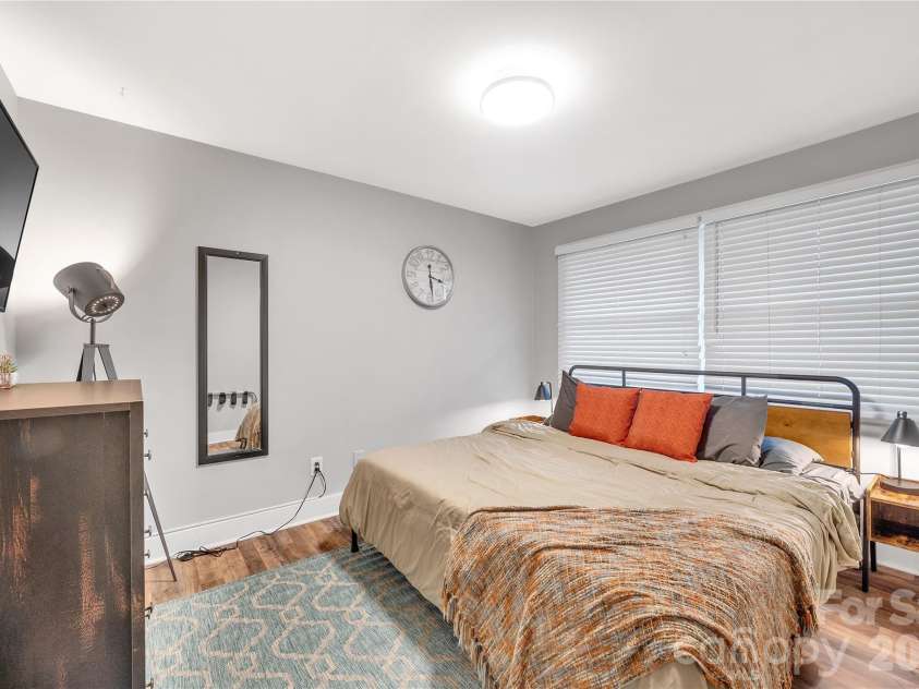 2025 Ibis Court, Charlotte, NC 28205.  MLS# CAR4358594, YatesRealty ID 8781. 