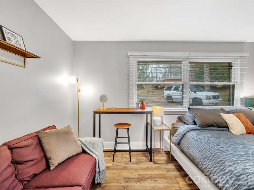 2025 Ibis Court, Charlotte, NC 28205.  MLS# CAR4358594, YatesRealty ID 8781. 