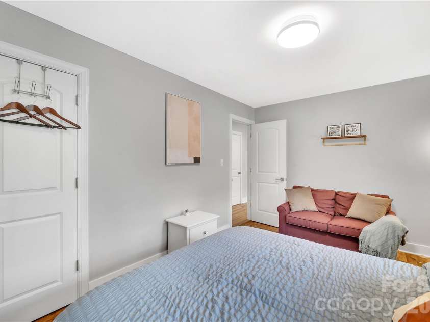2025 Ibis Court, Charlotte, NC 28205.  MLS# CAR4358594, YatesRealty ID 8781. 