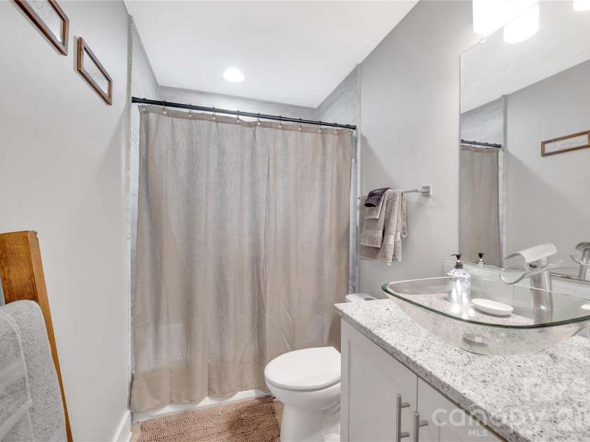 2025 Ibis Court, Charlotte, NC 28205.  MLS# CAR4358594, YatesRealty ID 8781. 