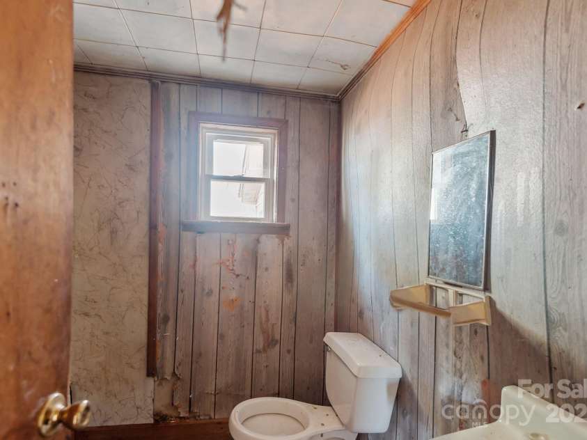 2232 US Hwy 13 Highway, Ahoskie, NC 27910.  MLS# CAR4227992, YatesRealty ID 8781. 