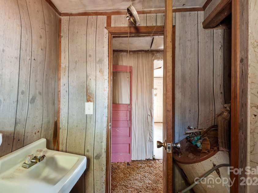 2232 US Hwy 13 Highway, Ahoskie, NC 27910.  MLS# CAR4227992, YatesRealty ID 8781. 