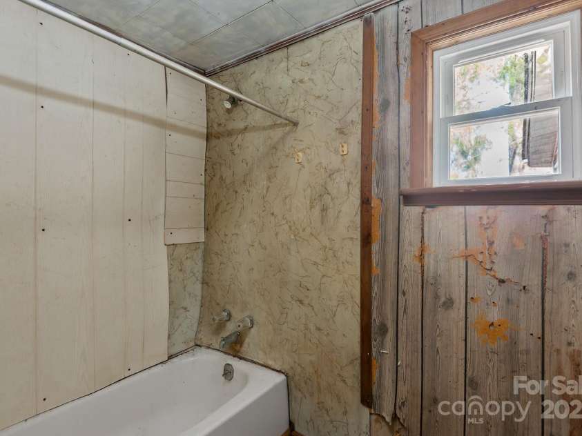 2232 US Hwy 13 Highway, Ahoskie, NC 27910.  MLS# CAR4227992, YatesRealty ID 8781. 