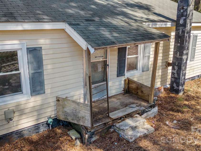 2232 US Hwy 13 Highway, Ahoskie, NC 27910.  MLS# CAR4227992, YatesRealty ID 8781. 