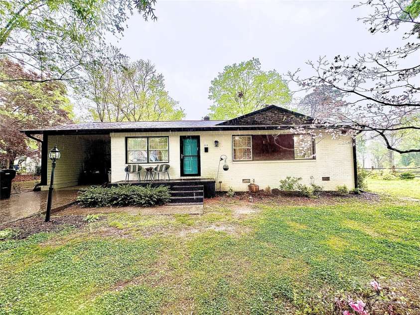 212 Stewart Avenue, Mooresville, NC 28115.  MLS# CAR4246440, YatesRealty ID 8783. 