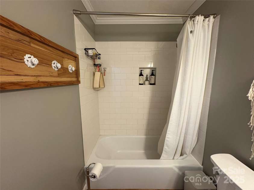 212 Stewart Avenue, Mooresville, NC 28115.  MLS# CAR4246440, YatesRealty ID 8783. 
