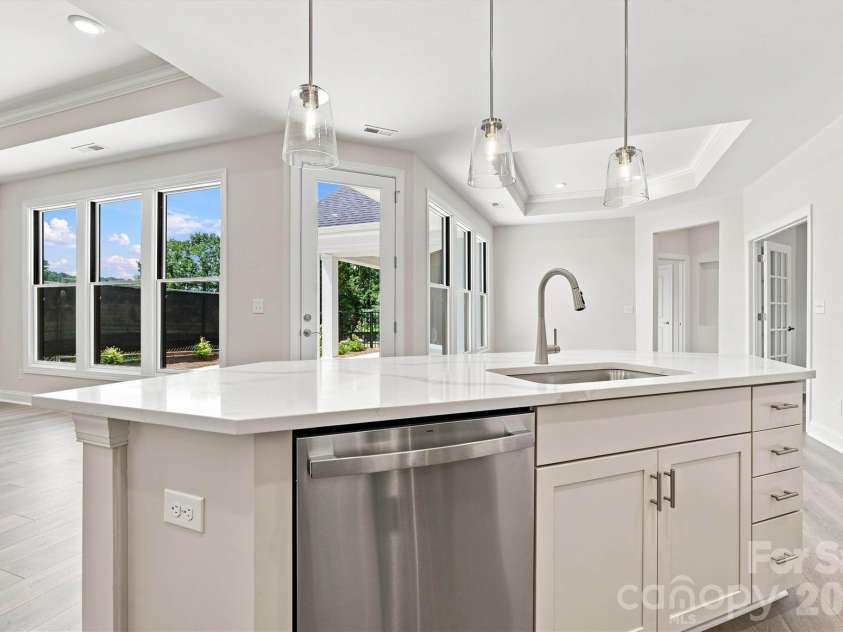 3048 Five Creek Road, Charlotte, NC 28213.  MLS# CAR4302614, YatesRealty ID 8783. 