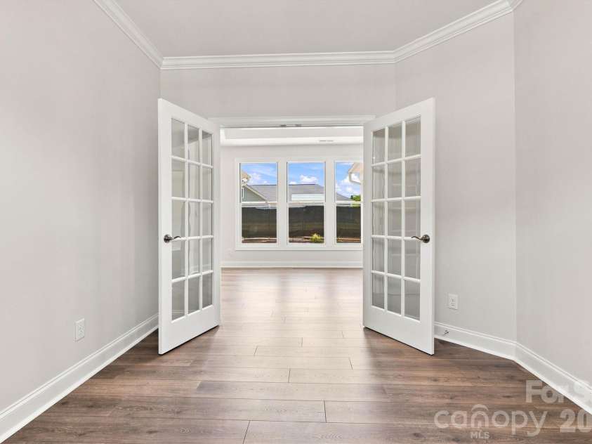 3048 Five Creek Road, Charlotte, NC 28213.  MLS# CAR4302614, YatesRealty ID 8783. 