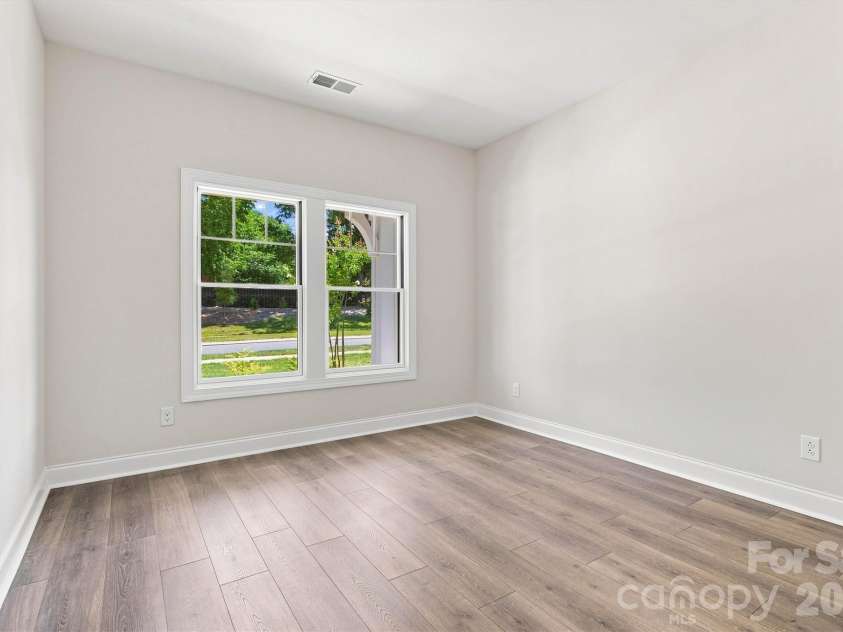 3048 Five Creek Road, Charlotte, NC 28213.  MLS# CAR4302614, YatesRealty ID 8783. 