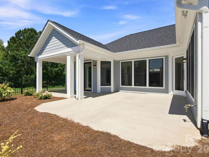 3048 Five Creek Road, Charlotte, NC 28213.  MLS# CAR4302614, YatesRealty ID 8783. 