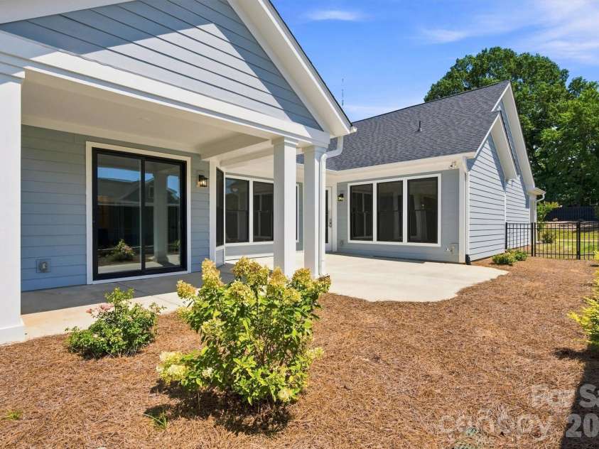 3048 Five Creek Road, Charlotte, NC 28213.  MLS# CAR4302614, YatesRealty ID 8783. 