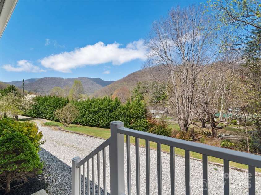 107 Timberline Drive, Maggie Valley, NC 28751.  MLS# CAR4247812, YatesRealty ID 8784. 