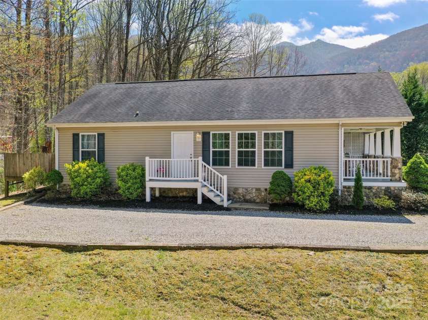 107 Timberline Drive, Maggie Valley, NC 28751.  MLS# CAR4247812, YatesRealty ID 8784. 