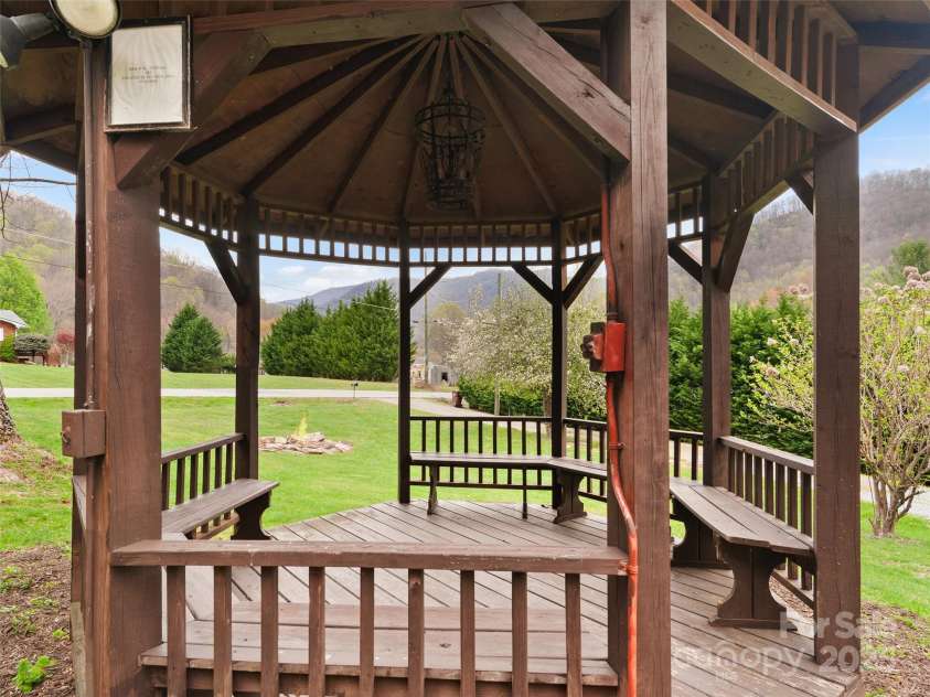 107 Timberline Drive, Maggie Valley, NC 28751.  MLS# CAR4247812, YatesRealty ID 8784. 