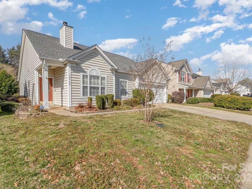 10722 Mountain Springs Drive, Charlotte, NC 28278.  MLS# CAR4226563, YatesRealty ID 8785. 