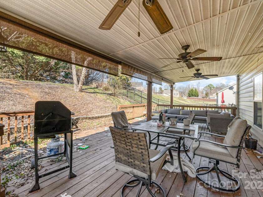 10722 Mountain Springs Drive, Charlotte, NC 28278.  MLS# CAR4226563, YatesRealty ID 8785. 